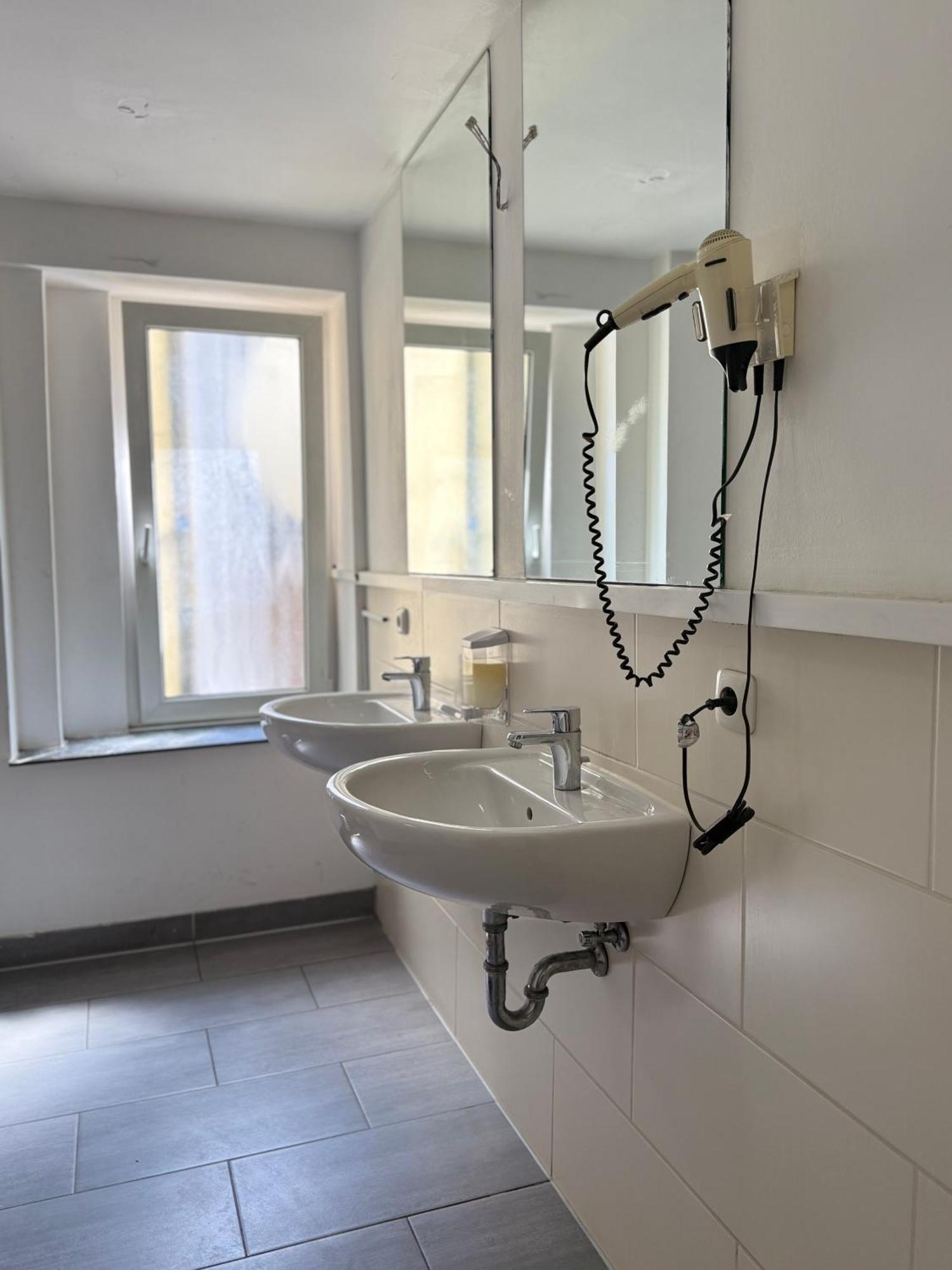 Garni Emir 3* Cologne